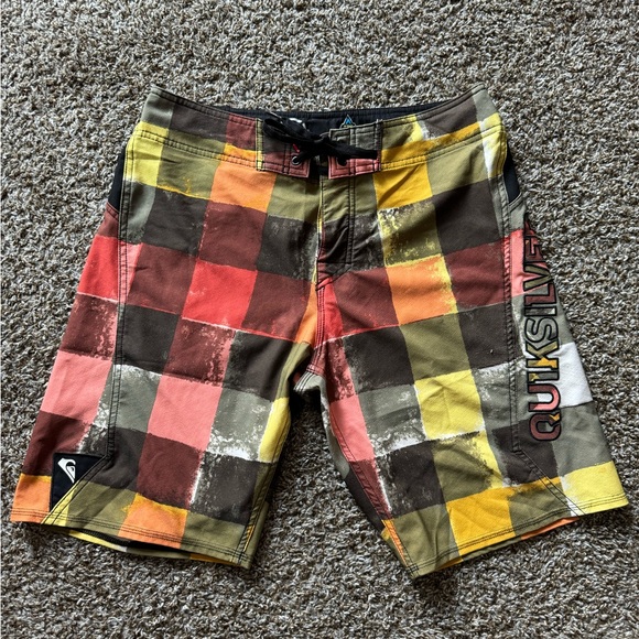 Quiksilver Red and Orange Board Shorts Quick-Dry Swimwear Mens size 30 - Picture 1 of 8